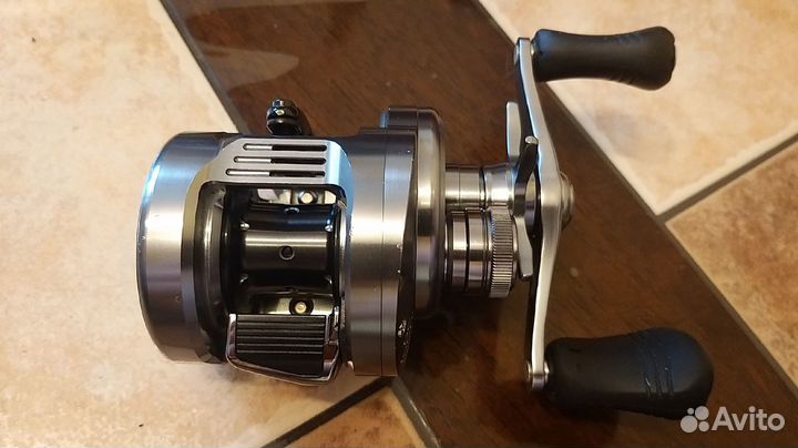 Катушка мультипликаторная Shimano 20 Calcutta Conq