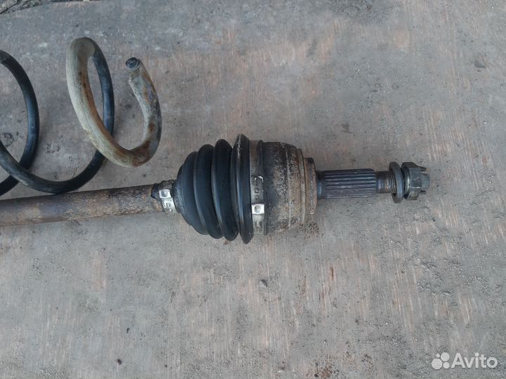 Привод передний правый Ниссан Нота