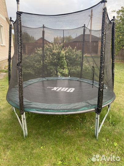 Батут с защитной сеткой