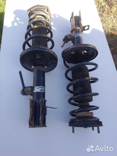 Стойки амортизатора задние Toyota