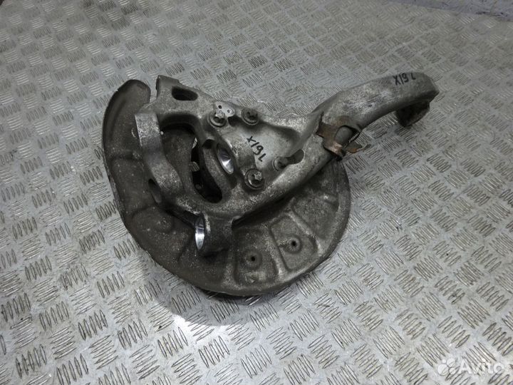 Кулак передний левый Мерседес 205 AMG