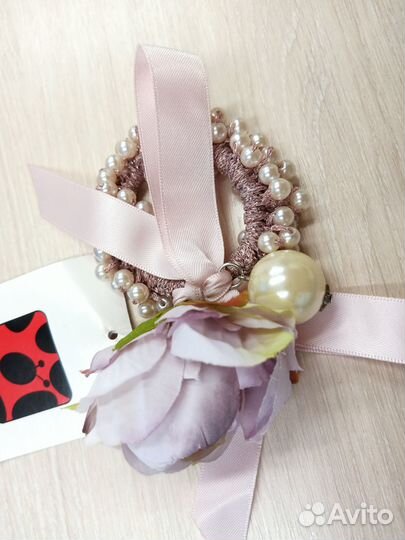 Резиночка или бутоньерка на руку