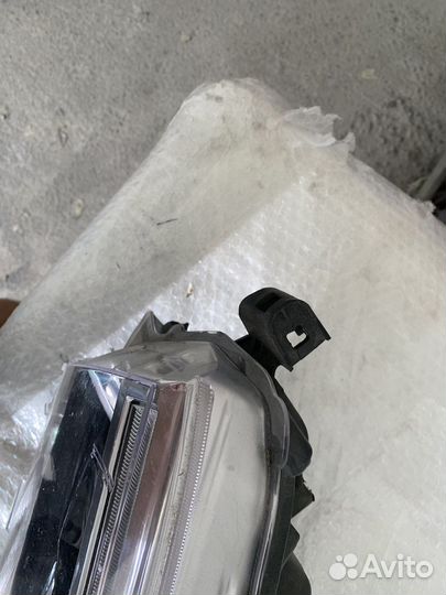 Фара левая toyota hilux 8