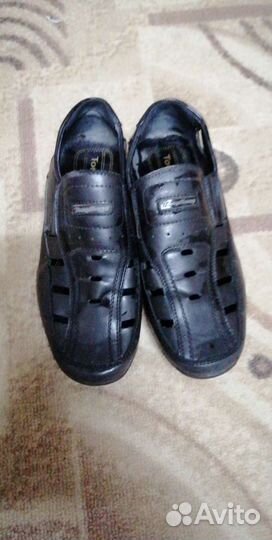 Одежда и сандалии для мальчика