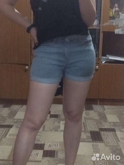 Джинсовые шорты с подворотами modis