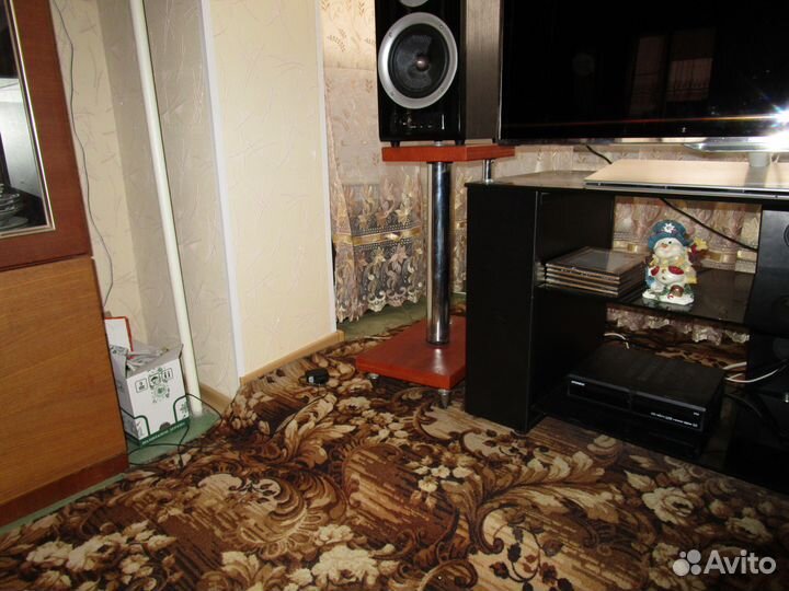 Колонки с подставками