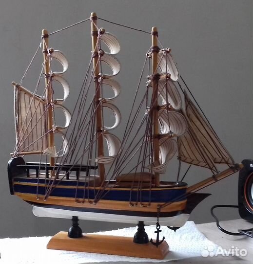 Корабль из дерева коллекционный
