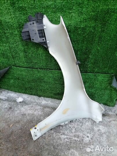 Крыло переднее правое Volvo V70 BW