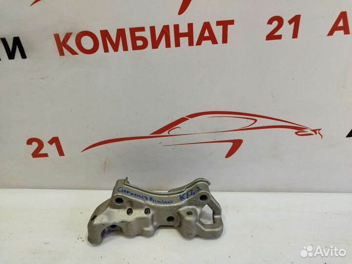 Кронштейн двигателя RH Citroen C4 Peugeot Expert 3