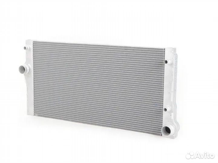 Радиатор охлаждения BMW F06 F12 F01