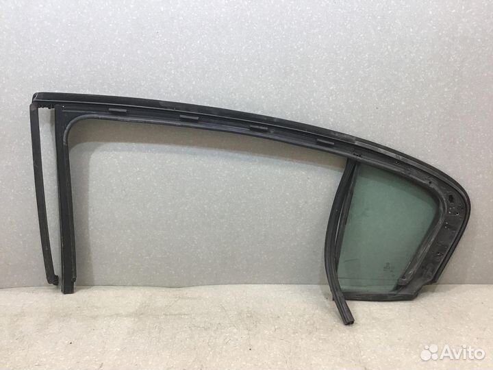 Стекло двери задней правой VW Passat B6 2005-2010