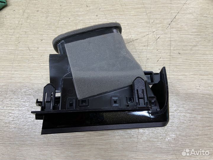 Дефлектор воздушный левый Toyota Camry 75