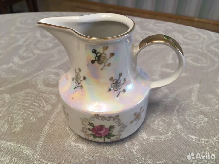 Заварочный чайник и молочник