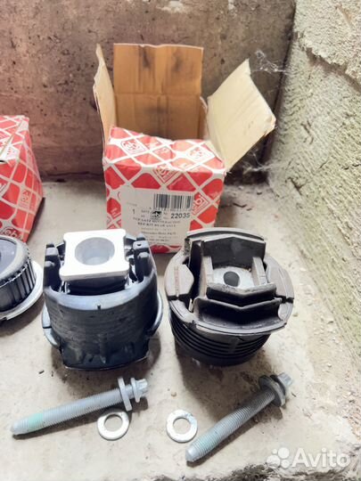 Подушки подрамника Mercedes W203