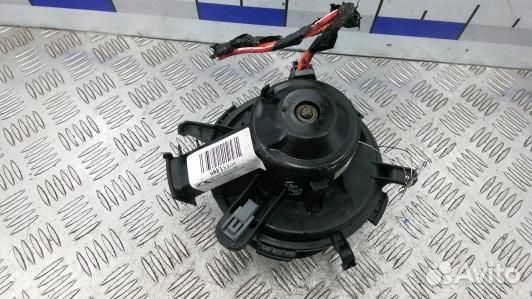 Моторчик печки cadillac escalade 3 (68F01KK04)