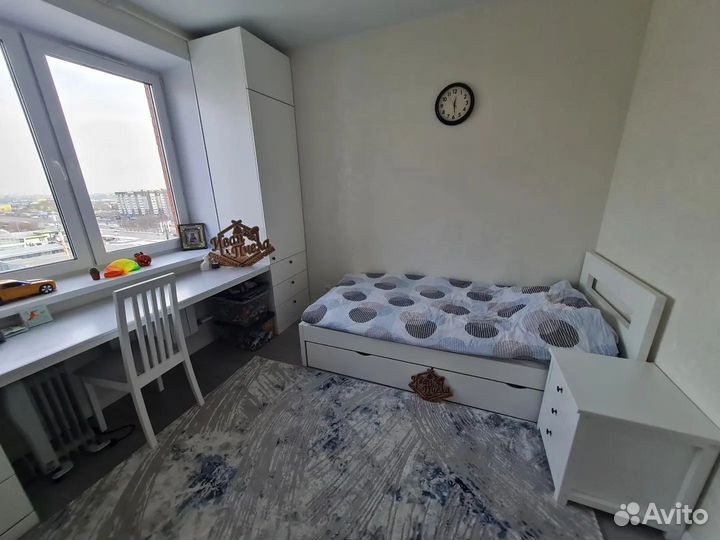 Стол с ящиками