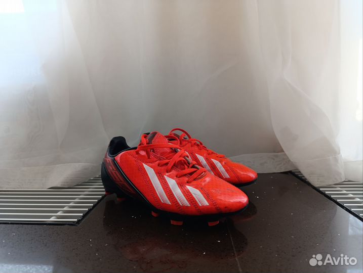 Футбольные бутсы adidas 36,5 размер