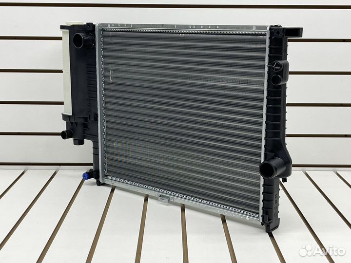 Радиатор охлаждения двигателя BMW 5 E39