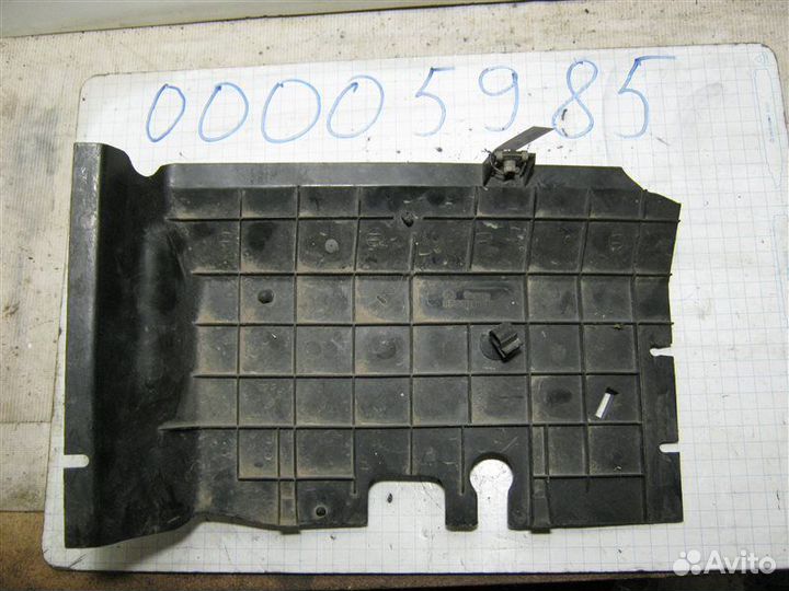 Крышка аккумулятора Volkswagen Transporter T4