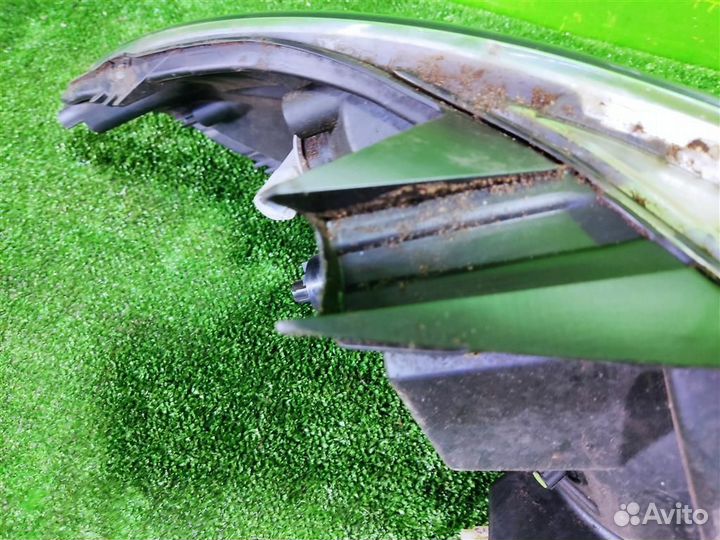 Фара правая Renault Sandero 1 (BS11) 2011