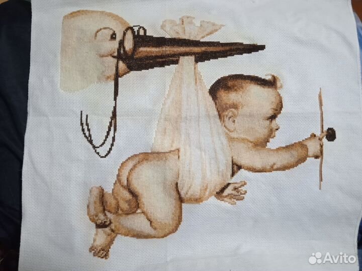 Летающий малыш. Вышивка крестиком