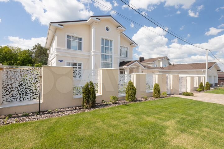 Коттедж 220 м² на участке 10 сот.