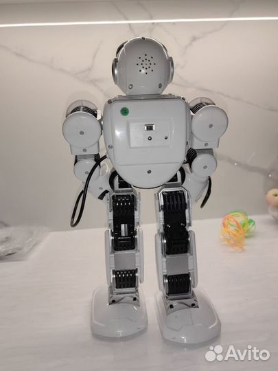 Игрушка робот интерактивный