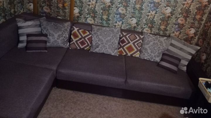 Большой угловой диван