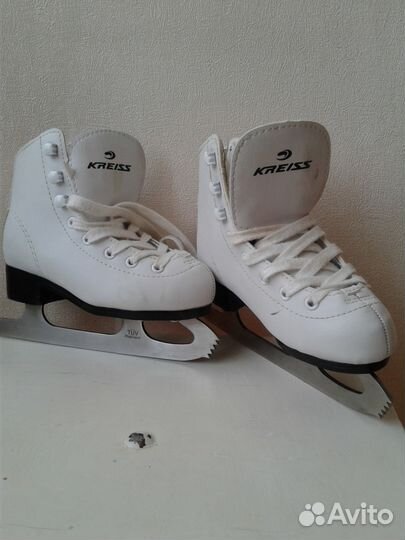 Коньки с белыми ботинками