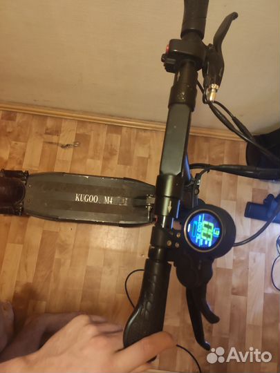Электросамокат kugo M4