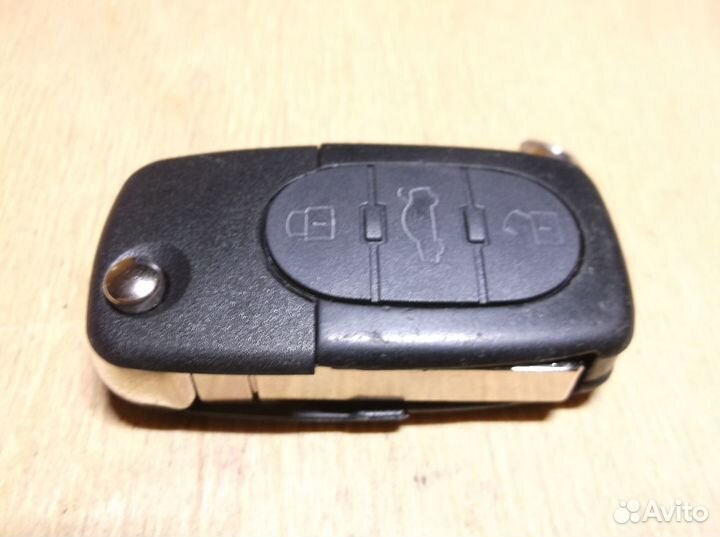4D0 837 231 A Audi выкидной чип ключ 3 кнопки