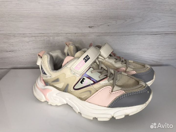 Кроссовки для девочки