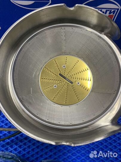 А) Соковыжималка Bork JU CUN 20120 bk 1200W(42607)