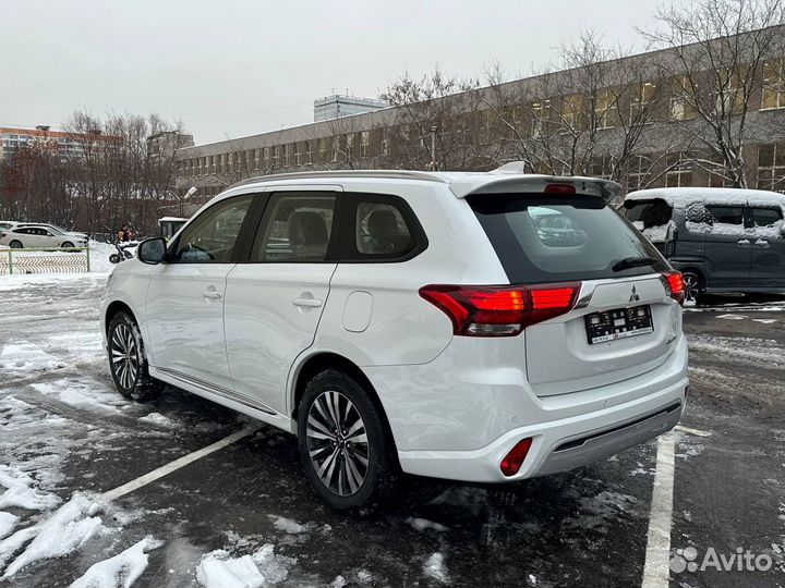 Mitsubishi Outlander 2.0 CVT, 2022, 9 км