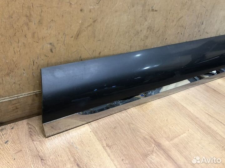 Накладка двери передней правой Vw Touareg 10-18