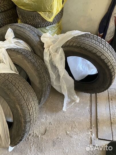 Bridgestone Blizzak DM-V1 275/65 R17