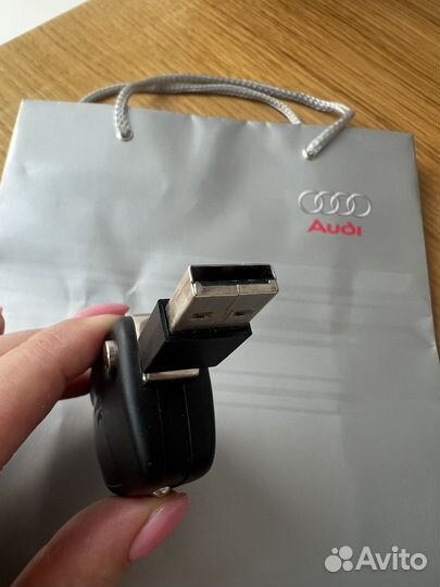 USB-накопитель audi 4 гб