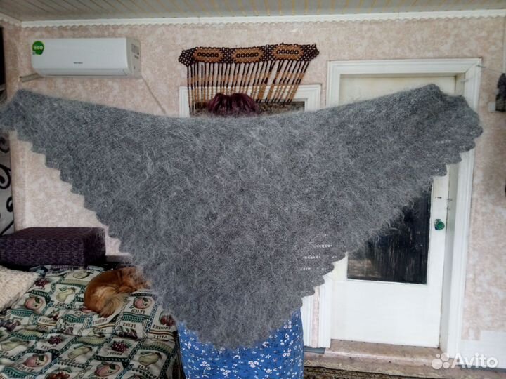 Шали из козьего пуха,носки,жилеты