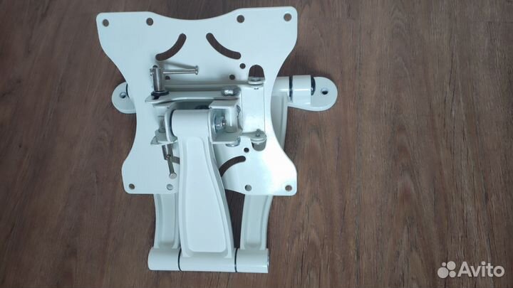 Настенный кронштейн для телевизора