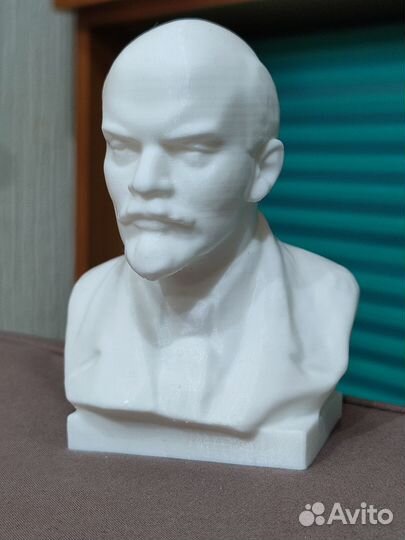 Статуэтки, бюсты марксистов или других персонажей