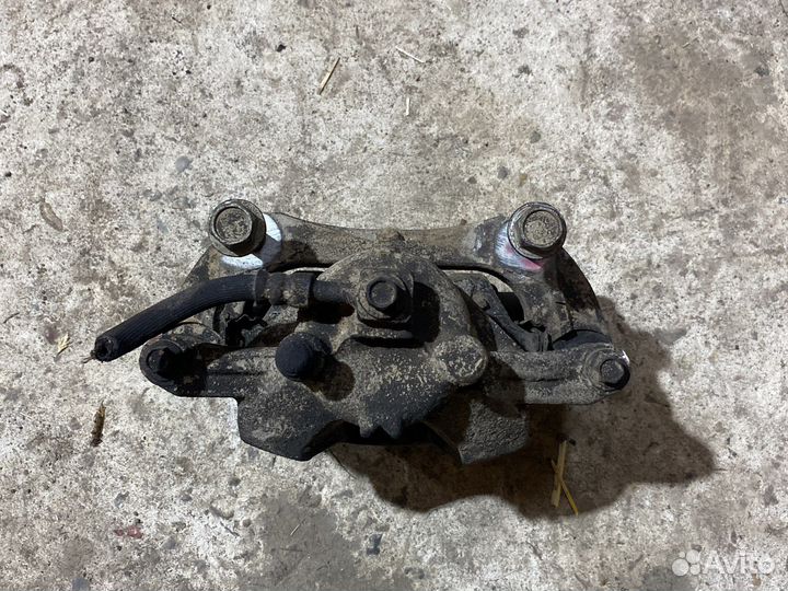 Суппорт передний правый Chevrolet Cruze