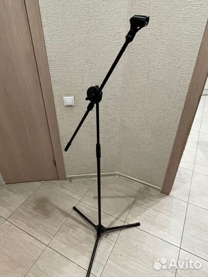 Микрофоны shure SM 48 со стойкой и кабелем