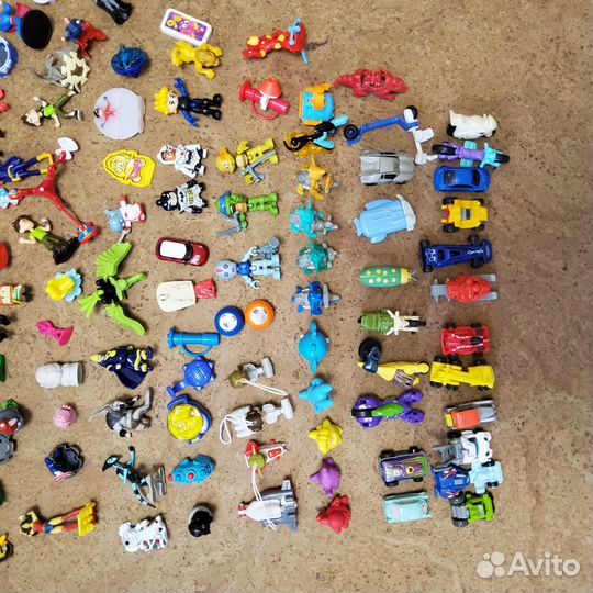 Лот мелких игрушек из киндер сюрпризов