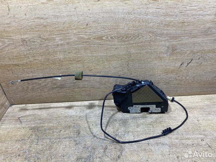 Замок задней правой двери Mercedes W211 ZD138