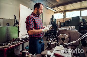 Токарь-расточник Вахта