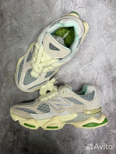 Кроссовки женские