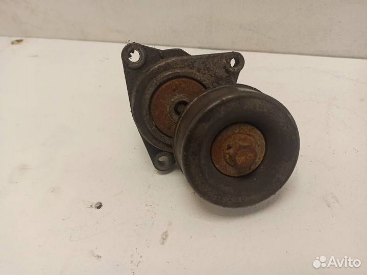 Натяжитель ремня Ниссан