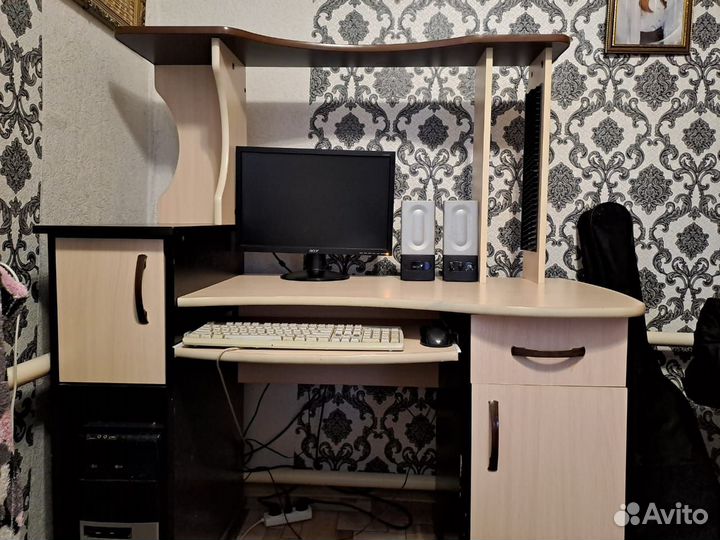 Компьютерный стол