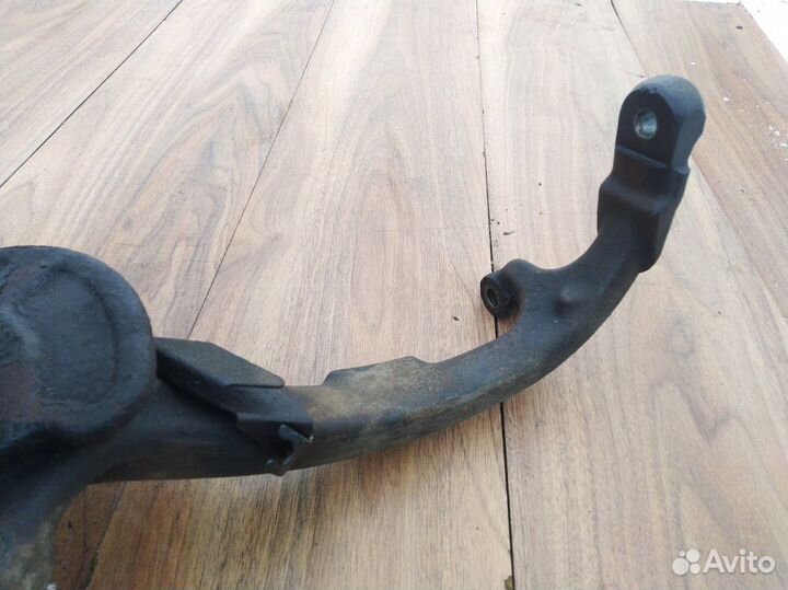 Кулак передний левый Mercedes W221 С216 4 Matic