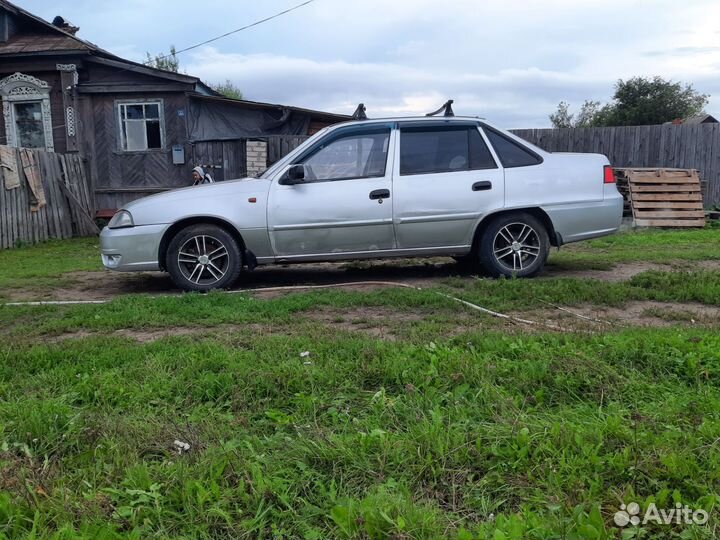 Daewoo Nexia 1.6 МТ, 2010, битый, 299 999 км